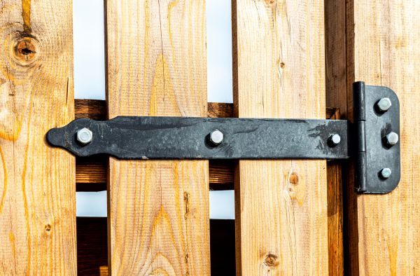 Gate Hinge Repair in Crystal Lake