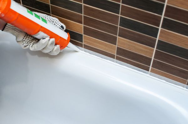 Bathtub Sealing in Crystal Lake