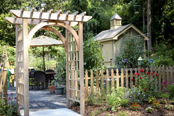 Trellis Mounting in Crystal Lake
